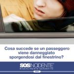 Cosa succede se un passeggero viene danneggiato sporgendosi dal finestrino?